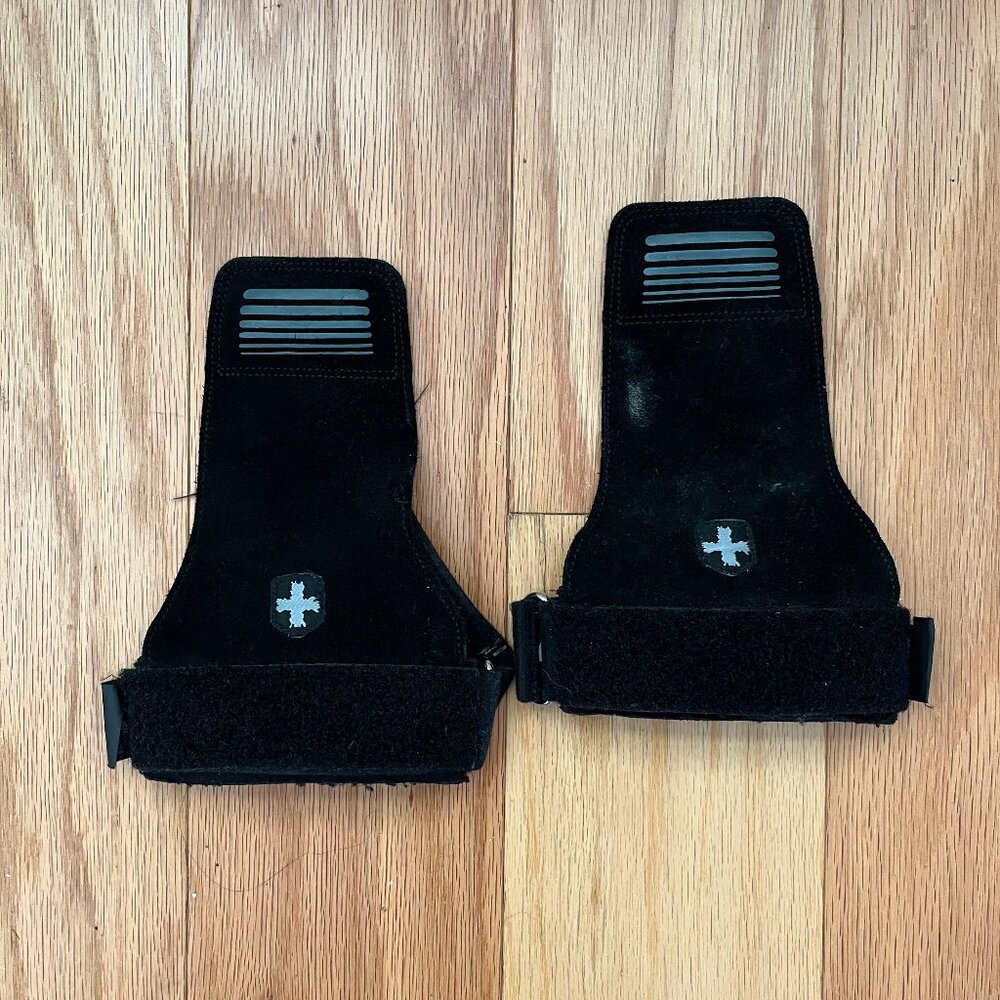 Harbinger athletic grips